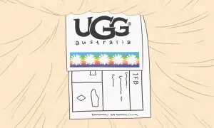 Etykieta z logo UGG Australia i tęczowym paskiem z kwiatkami. Firma UGG słynie z ciepłych, wygodnych butów.