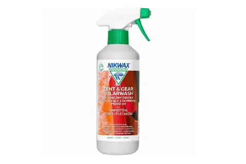 Spray Nikwax Tent & Gear Solarwash do namiotów i plecaków. Pomoże Ci dowiedzieć się, jak wyprać plecak, chroniąc go przed UV.
