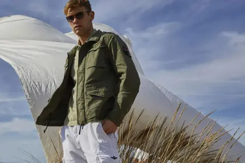 Jak stylowo nosić męskie bojówki? Od streetwearu po smart casual!