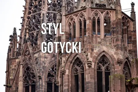 Kamienna wieża katedry w stylu gotyckim, z misternymi detalami i łukami.