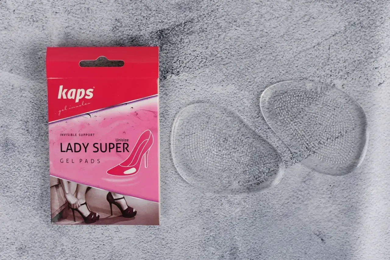 Kaps Lady Super Gel Pads – rozwiązanie, co zrobić jak buty obcierają z tyłu. Dwa przezroczyste wkładki żelowe.