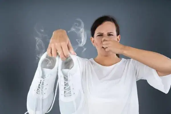 Pleśń na butach? Usuń ją raz na zawsze! Poradnik eksperta